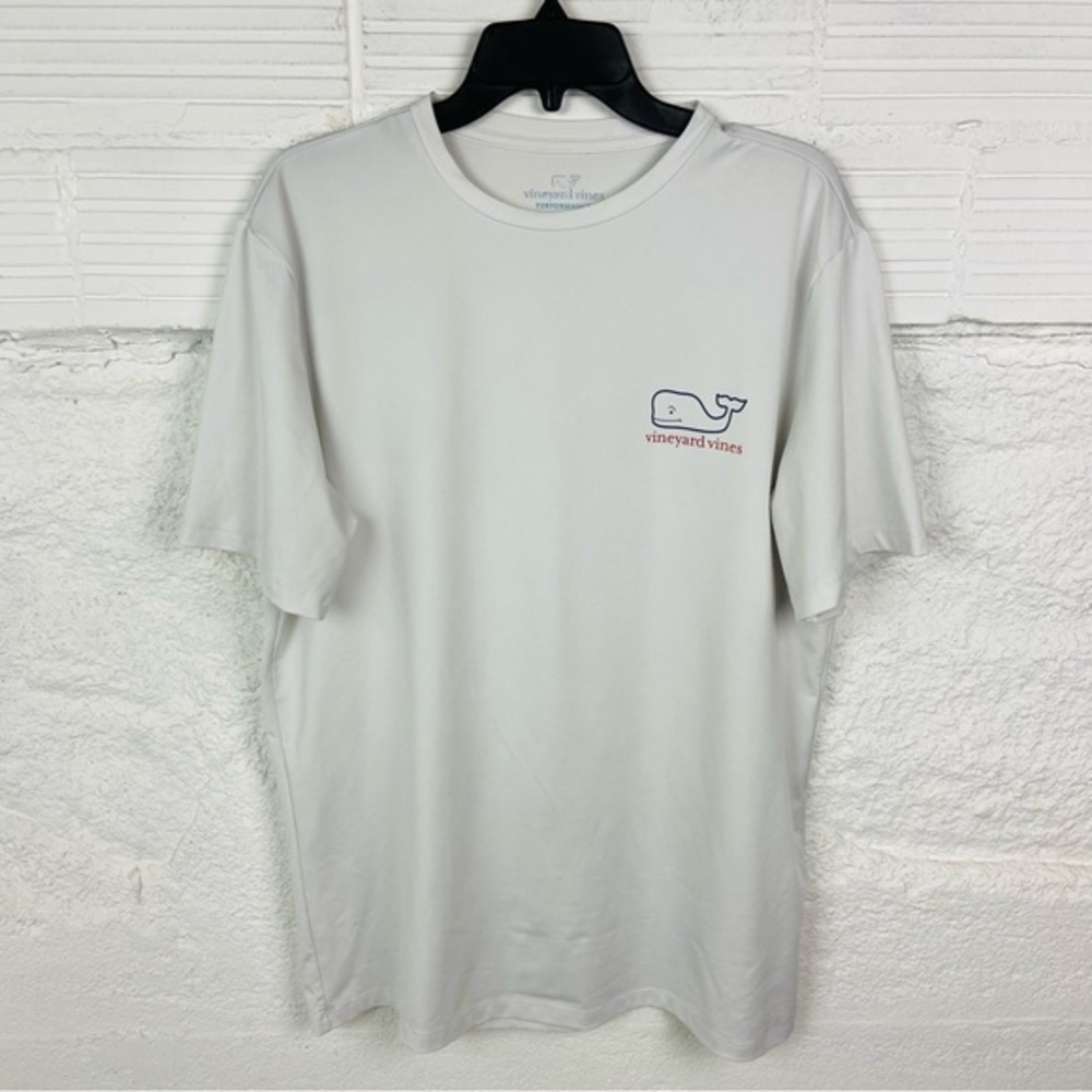 VINEYARD VINES performance white short sleeve whale print rash guard shirt SZ M